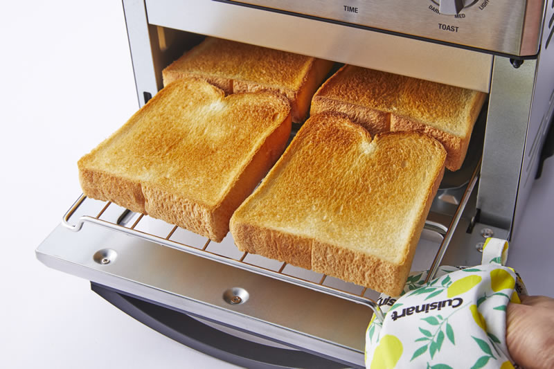 食パンなら４枚同時に焼けて時短に一役。