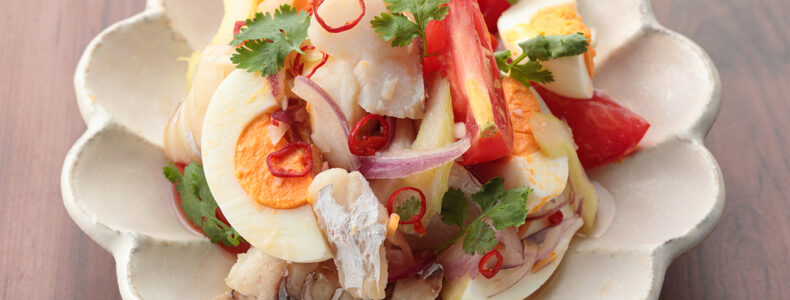 タラとタマゴのエスニック和え