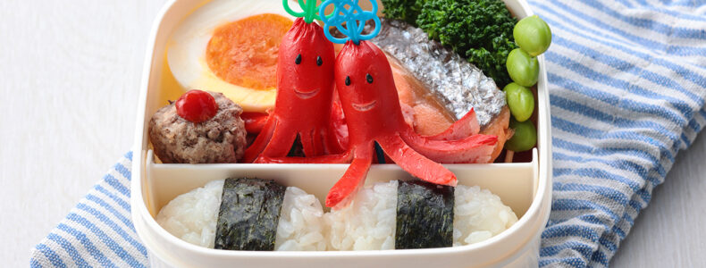 ゆでタマ+ タコさん+ シャケ with ごはん ゆでタマ+ タコさん+ シャケ with ごはん